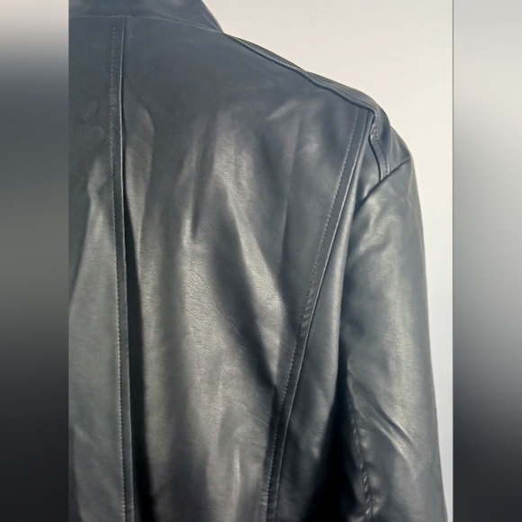 Women Plus Quilted Leather Jacket - Picture 10 of 11